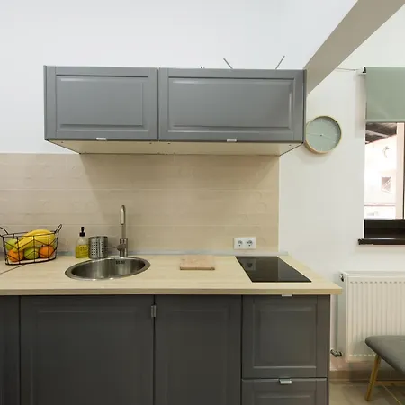 Gorgeous Flat With Patio And Mountain Views