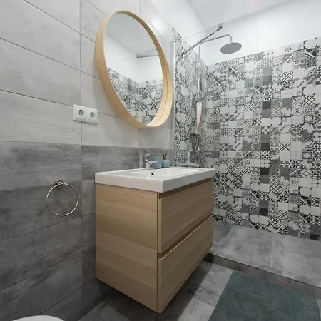 Gorgeous Flat With Patio And Mountain Views Brașov