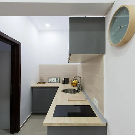 Gorgeous Flat With Patio And Mountain Views Brașov