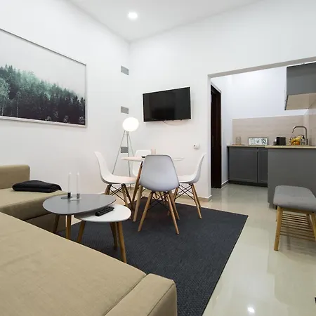 Gorgeous Flat With Patio And Mountain Views Brașov