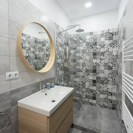 Apartment Gorgeous Flat With Patio And Mountain Views Brașov