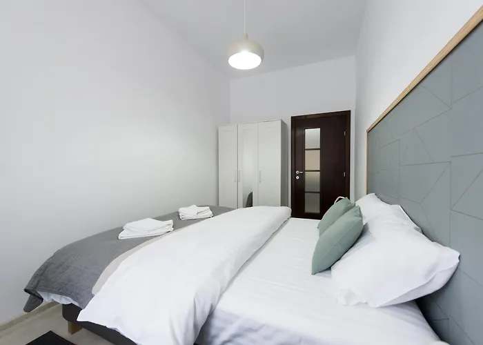 Gorgeous Flat With Patio And Mountain Views Brasov