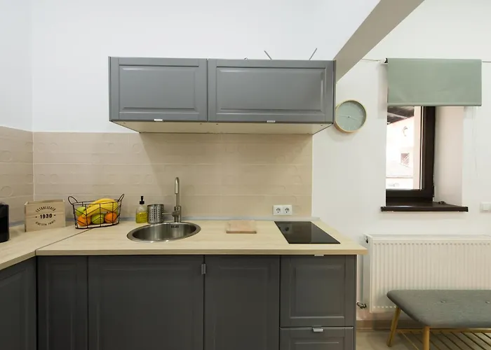 Gorgeous Flat With Patio And Mountain Views