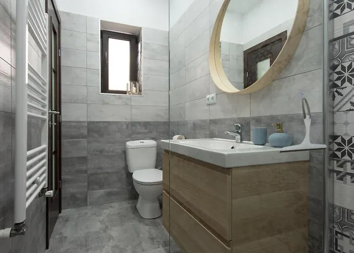 Apartment Gorgeous Flat With Patio And Mountain Views