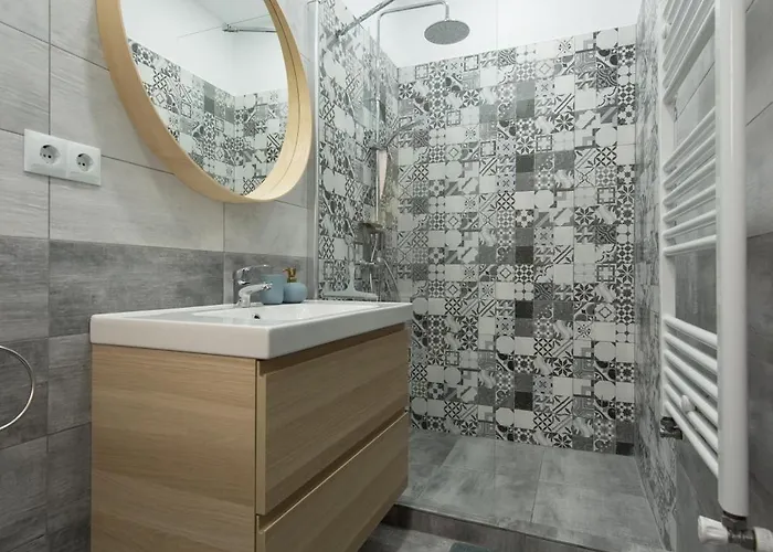 Apartment Gorgeous Flat With Patio And Mountain Views