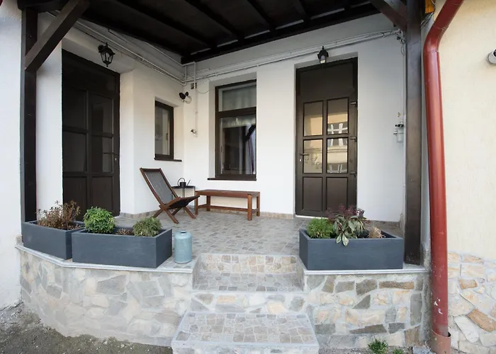 Apartment Gorgeous Flat With Patio And Mountain Views