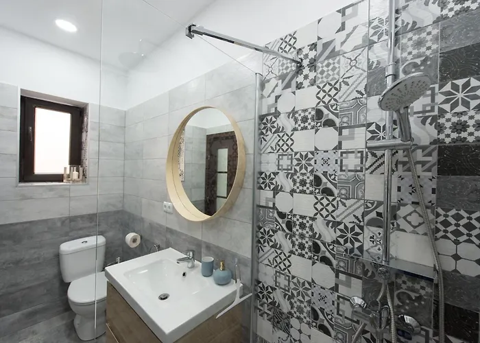 Apartment Gorgeous Flat With Patio And Mountain Views